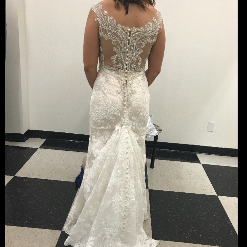 Timeless swarovski crystal wedding dress - Picture 8 of 8